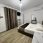 Full Moon Апартаменты