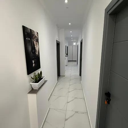 Full Moon * Εξαμίλιο