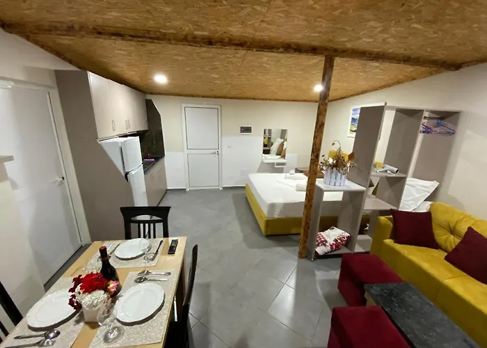 Full Moon Apartment *