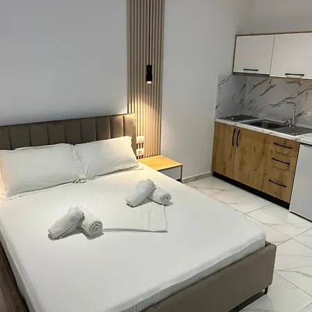 Full Moon Apartment *