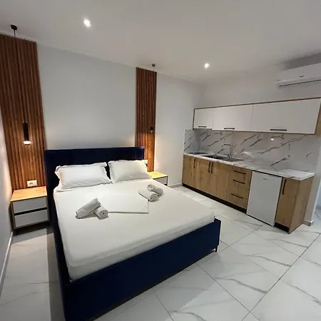 Full Moon Apartment *