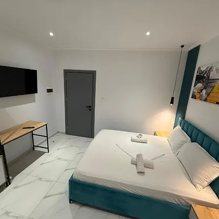 Full Moon Apartment