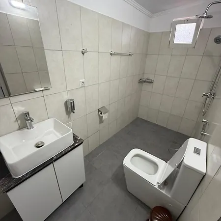 Full Moon Apartment *