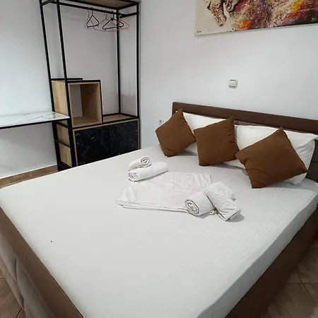Full Moon Apartment Ksamil