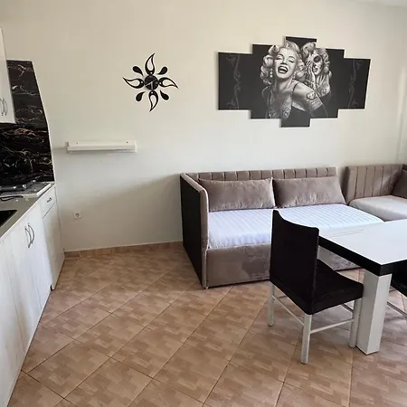 Full Moon Apartman *